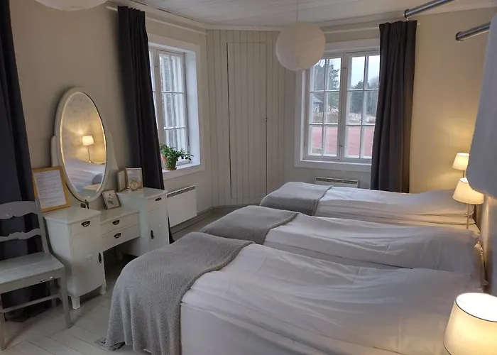 Brobacka Gästhem Bed & Breakfast *